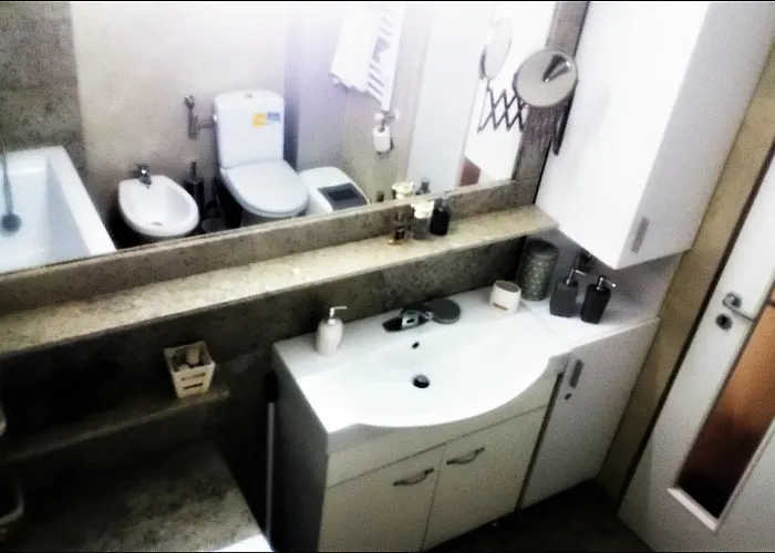 شقة توميس كونستانتا